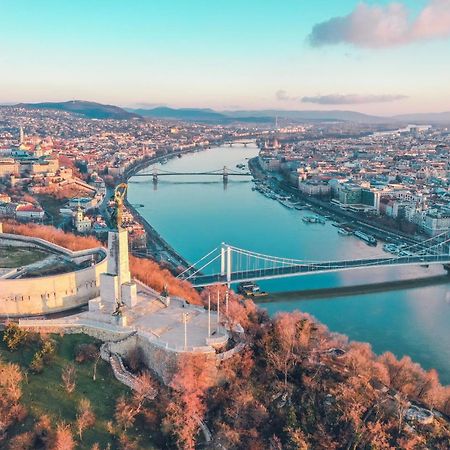 Vibrant 3 Bedroom Apartment In The Pulsing Heart Of Budapesta Exterior foto