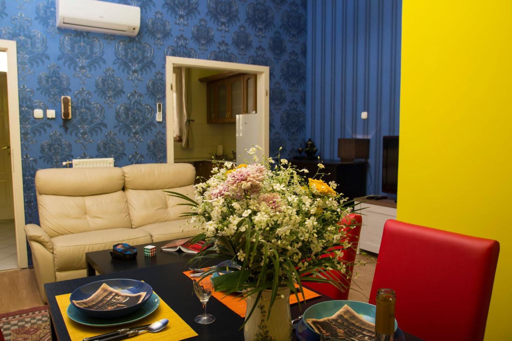 Vibrant 3 Bedroom Apartment In The Pulsing Heart Of Budapesta Exterior foto